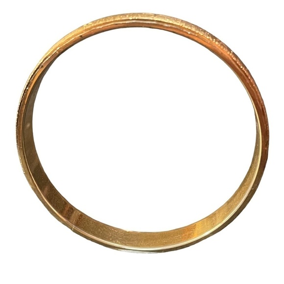 Vintage Monet Gold Toned Engraved Starburst Statement Bangle Bracelet 7 3/4” - Picture 6 of 12